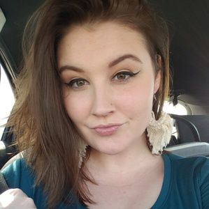 Meet your Posher, Dominique